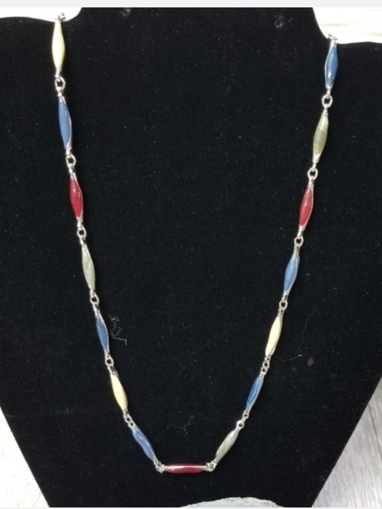 Jewelry - Pretty enameled vintage necklace